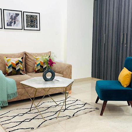Bluo 1Bhk - Dlf Cybercity, Balcony, Lift, Parking Гургаон Екстериор снимка