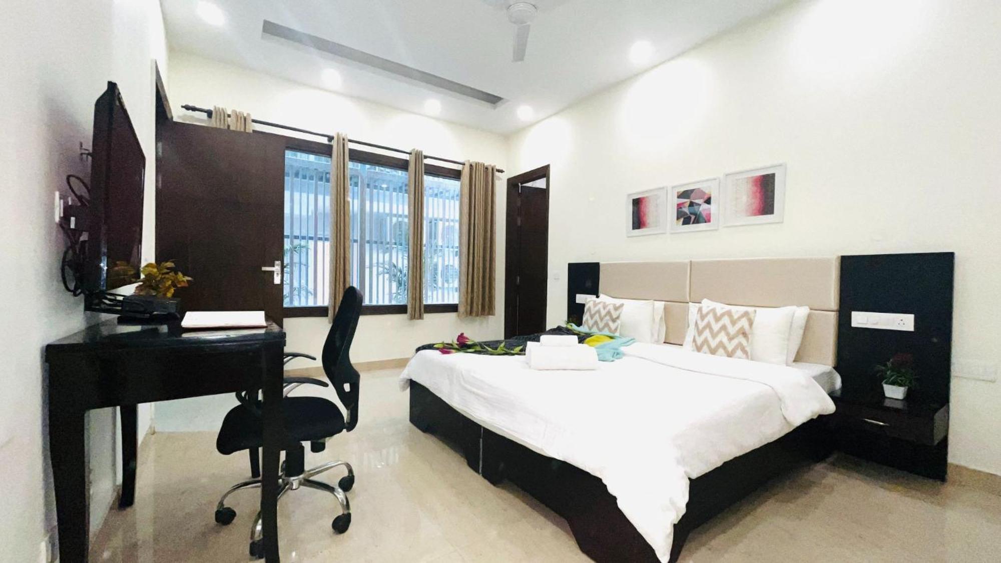 Bluo 1Bhk - Dlf Cybercity, Balcony, Lift, Parking Гургаон Екстериор снимка
