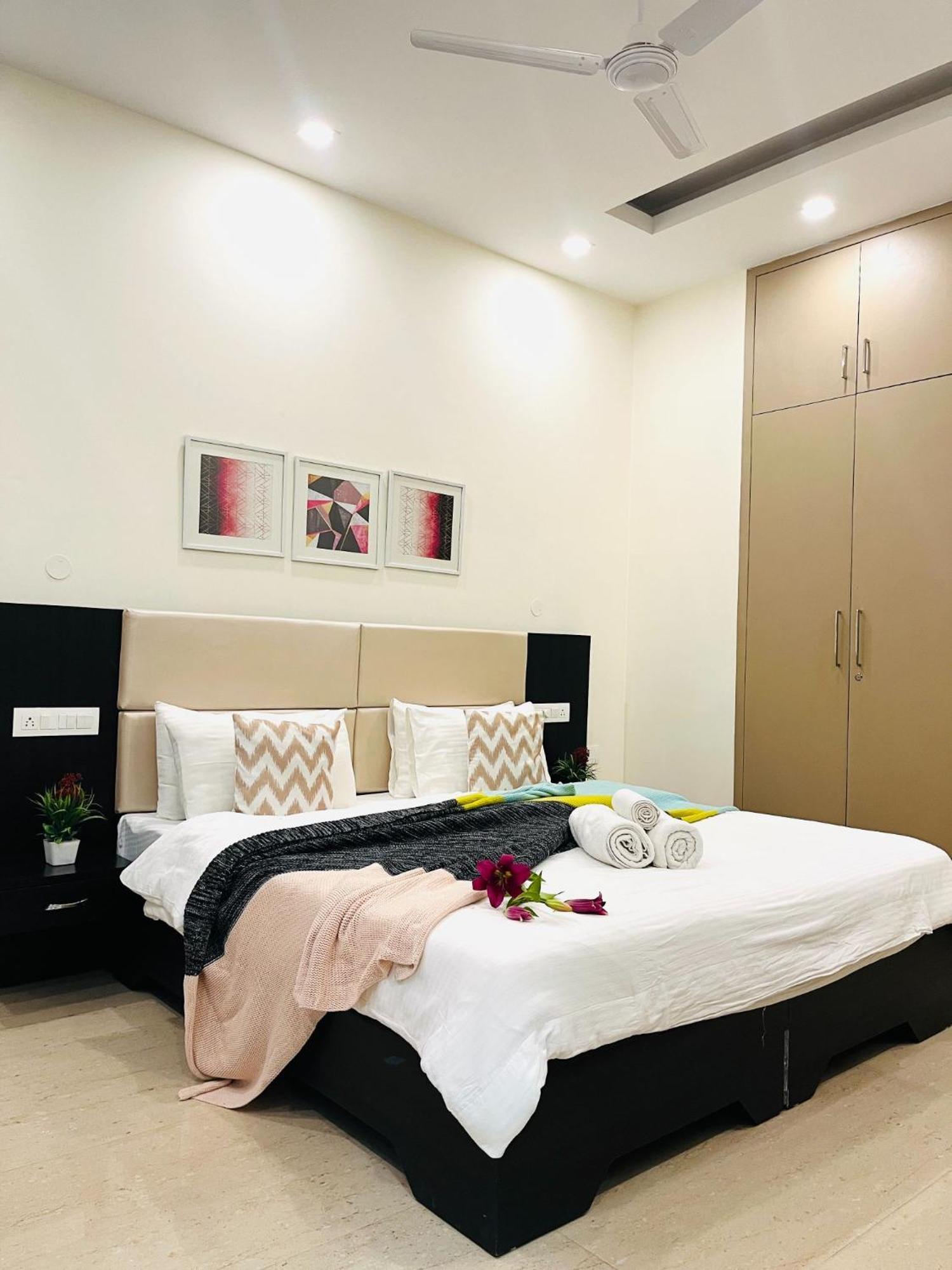 Bluo 1Bhk - Dlf Cybercity, Balcony, Lift, Parking Гургаон Екстериор снимка